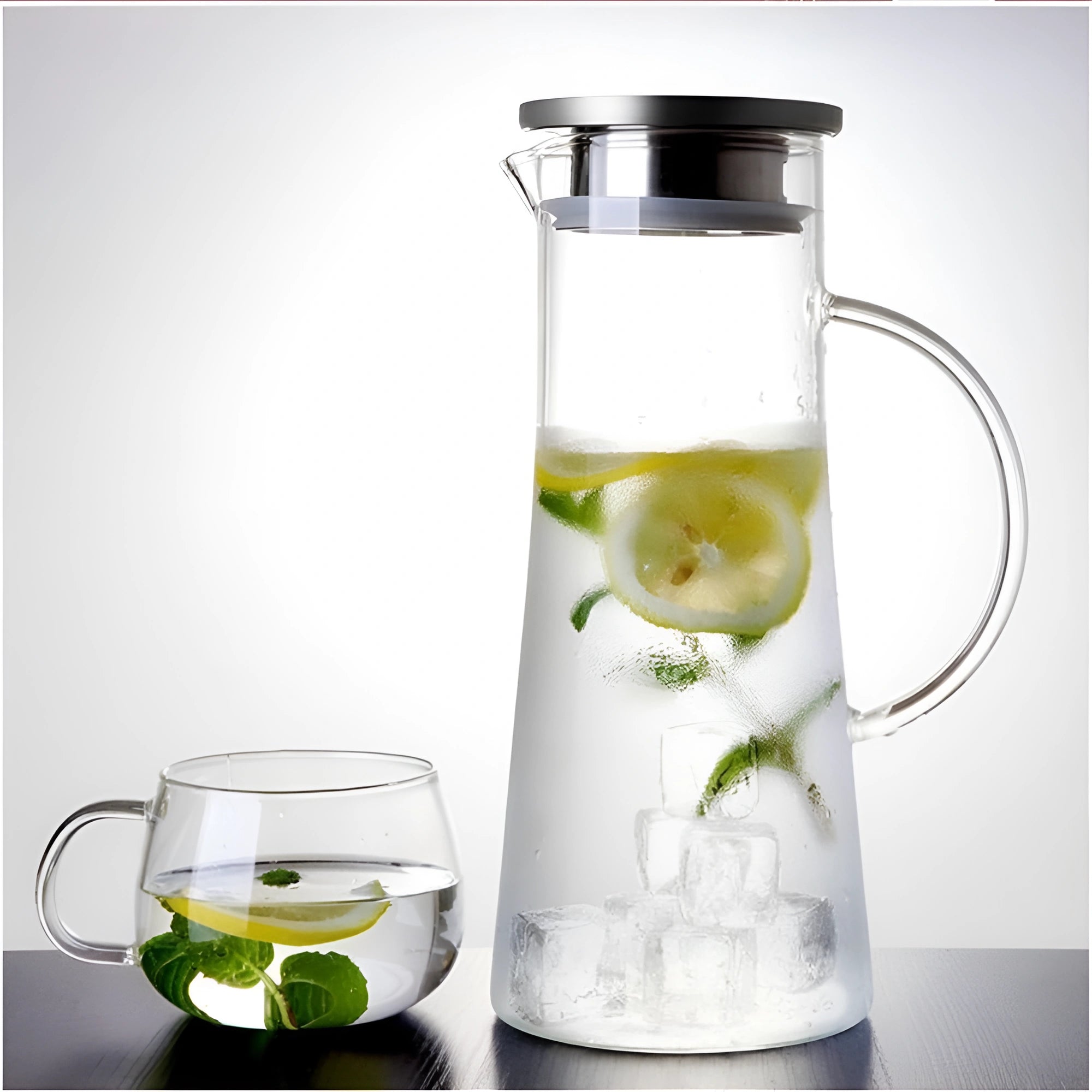 Carafa din sticla borosilicata 1,2 L Koken, Calitate Premium, capac din inox, pentru apa, sucuri, limonada, termorezistenta de la -20°C pana la +150°C, Transparenta
