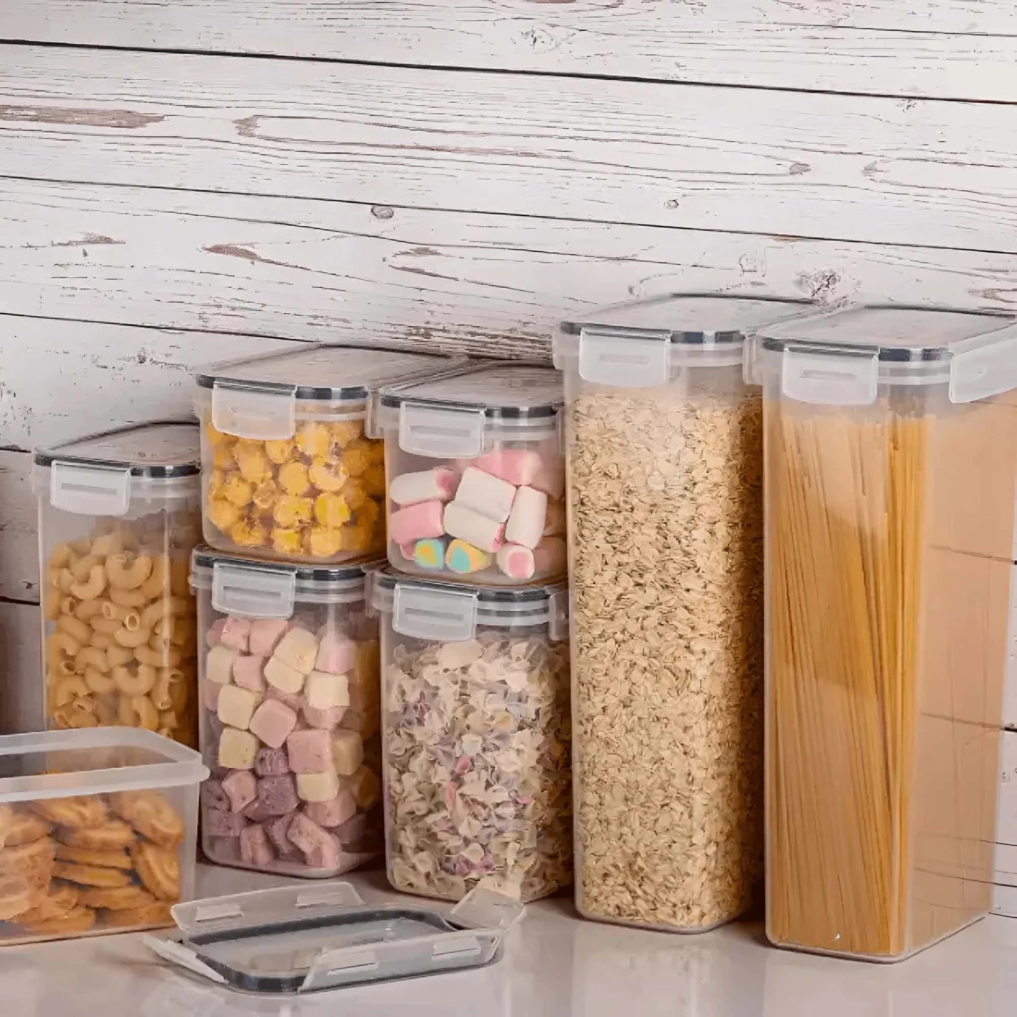 Sunt reprezentate recipientele cu exemplu de ce produse ar putea fi puse in ele.