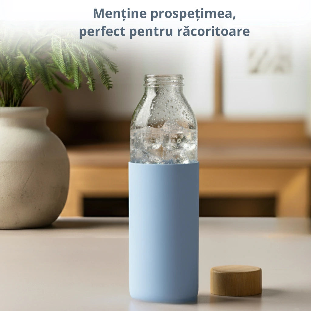 Sticla borosilicata deschisa cu apa cu gheata in interior. Mentine prospetimea, perfect pentru racoritoare.