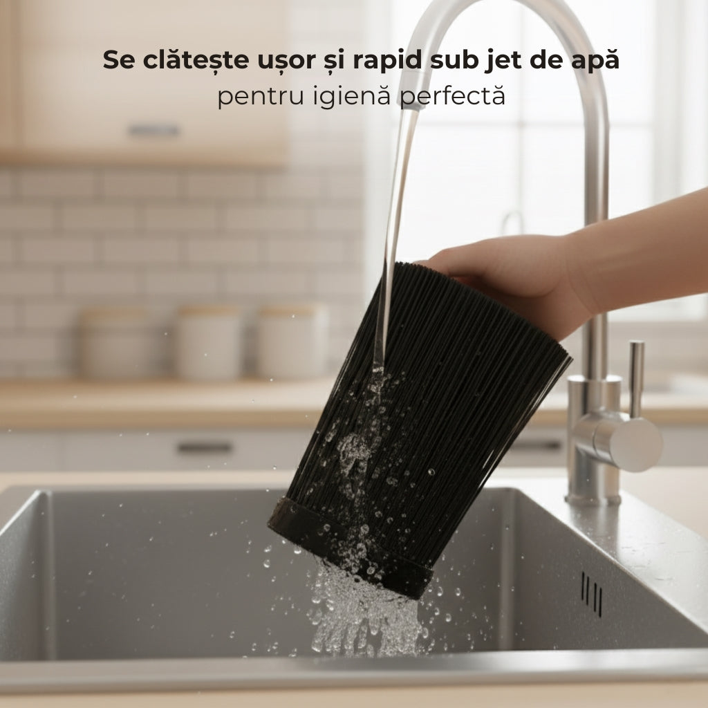 Insertia cu fire din nylon sub un jet de apa din robinet. Se evidentiaza in poza faptul ca insertia se clateste usor si rapid sub jet de apa, pentru igiena perfecta.