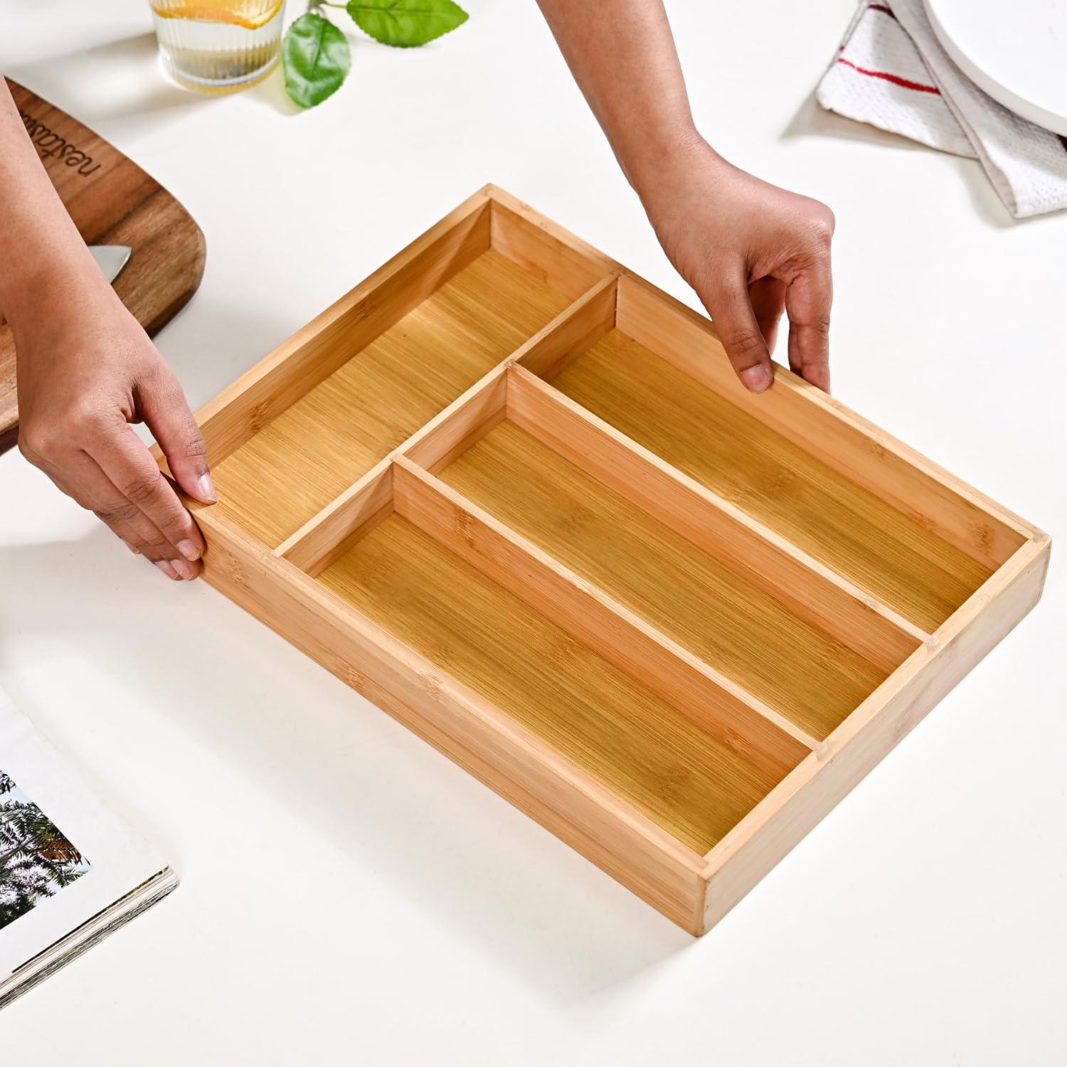 Suport tacamuri, ustensile de Bucatarie Koken, 4 compartimente, organizator multifunctional pentru sertar, Spatios, material durabil, usor de curatat, compact,  design modern,  33x25x 4,3 cm, Lemn