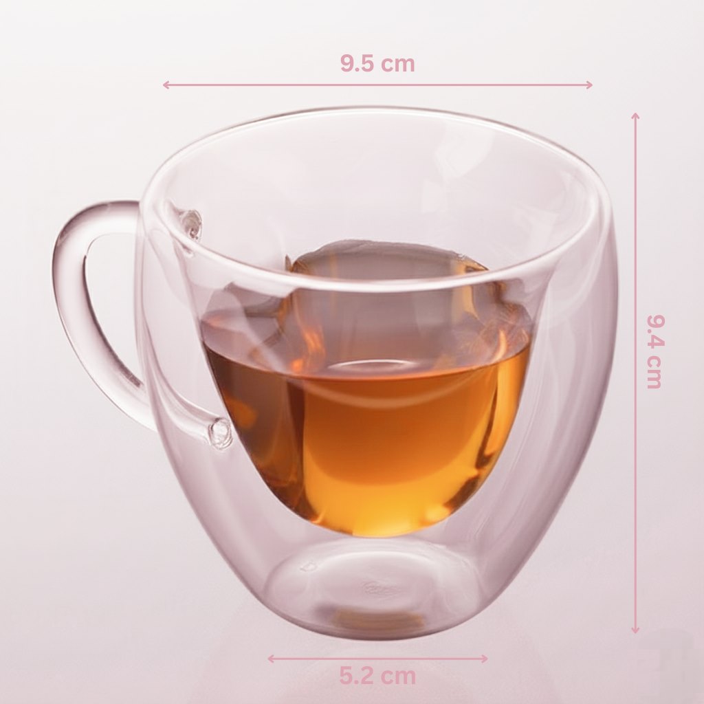 Cana in forma de inima cu perete dublu, sticla borosilicata, cu marimile de 5.2 cm la baza, 9.5 cm in partea superioara si 9.4 cm inaltimea.