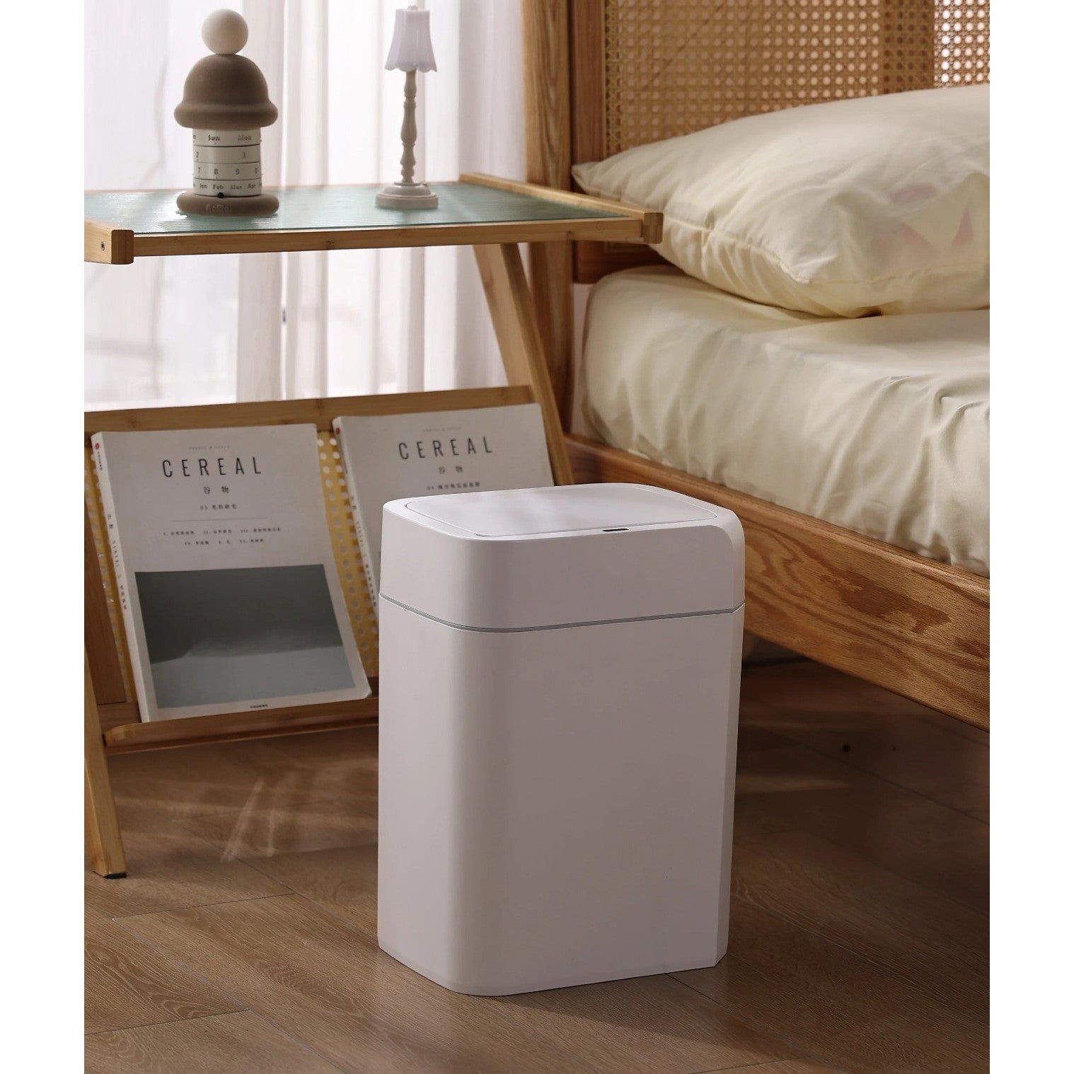 Cos de gunoi cu senzor de miscare infrarosu Koken, 18 L, Cos gunoi bucatarie, capac automat anti-miros, silentios, Rezistent la apa IPX5, Design elegant, 26.5x20.2x31.8 cm, Alb
